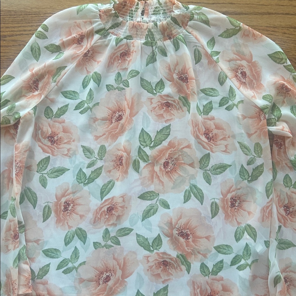Forever 21 Contemporary Peach and White Floral Top Size Small - Picture 2 of 10